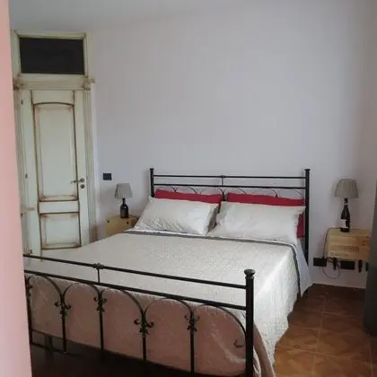 Tek Büyük Yataklı Oda, Havuz Manzaralı