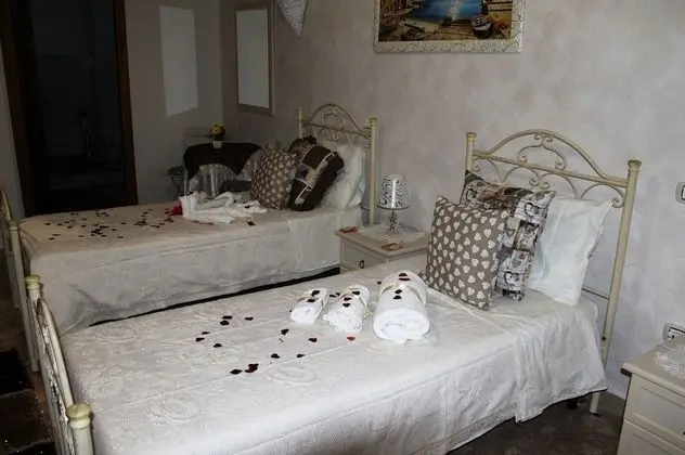 Tek Büyük veya İki Ayrı Yataklı Oda, Banyolu/Duşlu (Alba)