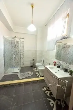Tek Büyük veya İki Ayrı Yataklı Oda, Banyolu/Duşlu (Alba)