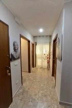 Tek Büyük Yataklı Oda, Ortak Banyo (Stella)