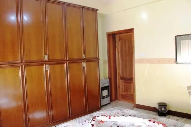 Tek Büyük Yataklı Oda, Ortak Banyo (Stella)