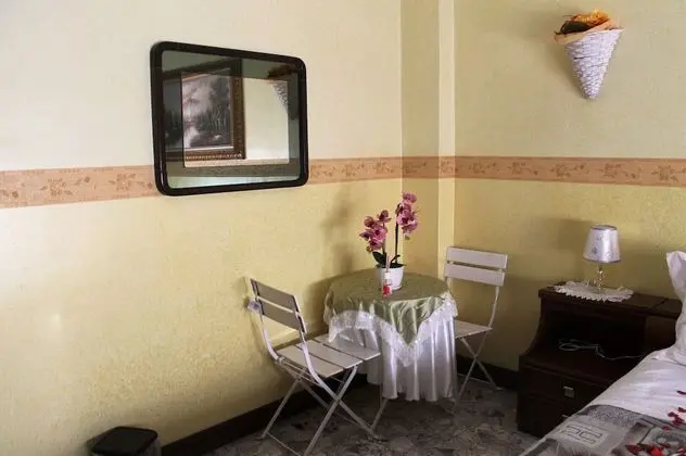 Tek Büyük Yataklı Oda, Ortak Banyo (Stella)