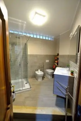 Tek Büyük Yataklı Oda, Ortak Banyo (Stella)