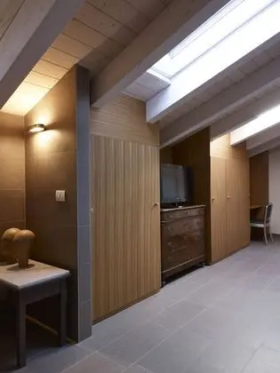 Superior Oda (Stair Access Only)