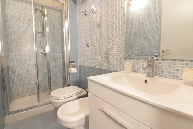 Üç Kişilik Oda, Banyolu/Duşlu