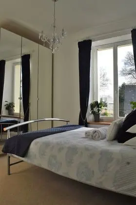 Büyük Yataklı Tek Kişilik Oda