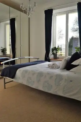 Büyük Yataklı Tek Kişilik Oda