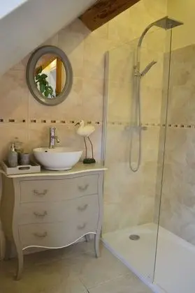 Büyük Yataklı Tek Kişilik Oda