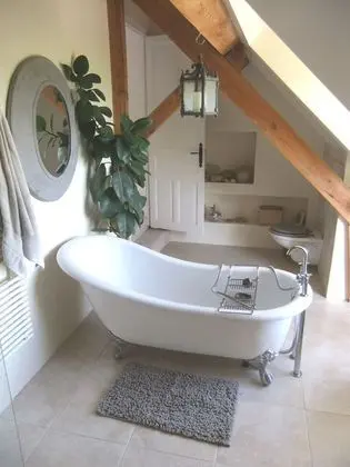 Büyük Yataklı Tek Kişilik Oda