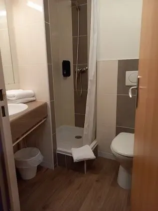 Tek Büyük Yataklı Oda, Sigara İçilebilir