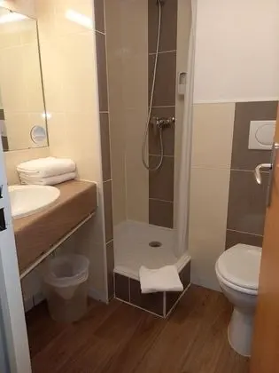 Tek Büyük Yataklı Oda, Sigara İçilebilir