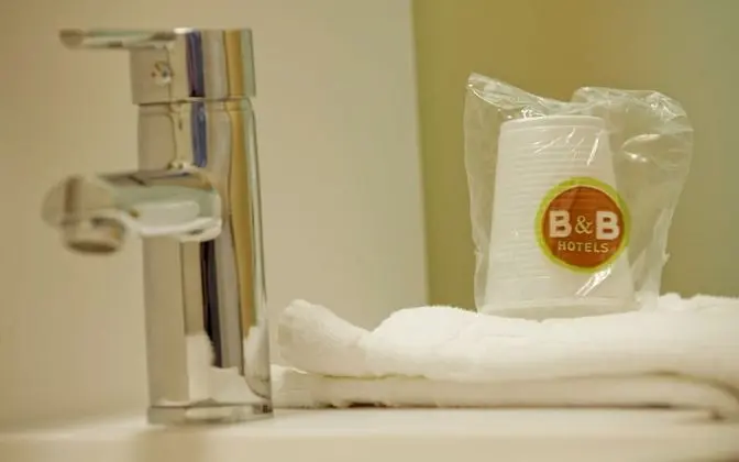 Dört Kişilik Oda, Sigara İçilmez