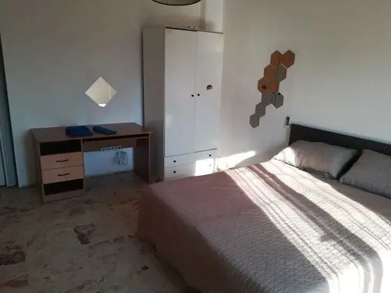 Basic Üç Kişilik Oda, Ortak Banyo