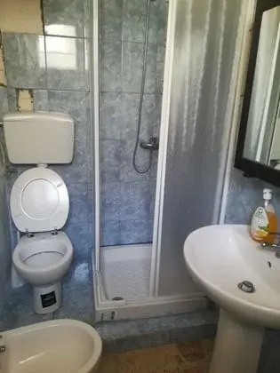 Tek Büyük Yataklı Oda, Ortak Banyo