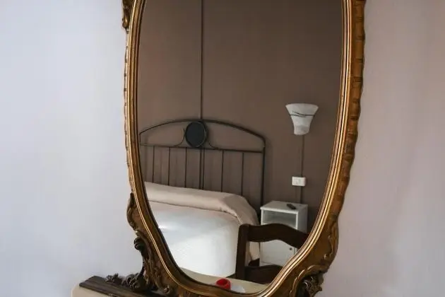 Tek Büyük veya İki Ayrı Yataklı Oda, Ortak Banyo