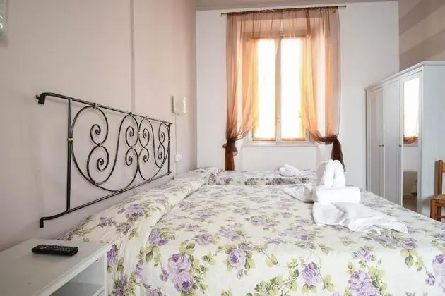 Üç Kişilik Oda, Ortak Banyo
