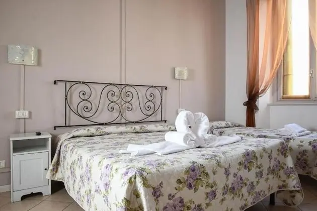 Üç Kişilik Oda, Ortak Banyo