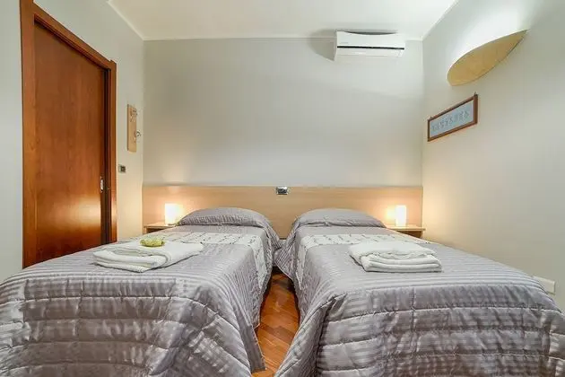 Comfort Tek Büyük veya İki Ayrı Yataklı Oda