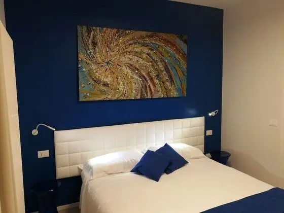 Tek Büyük veya İki Ayrı Yataklı Oda (Blue)