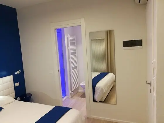 Tek Büyük veya İki Ayrı Yataklı Oda (Blue)