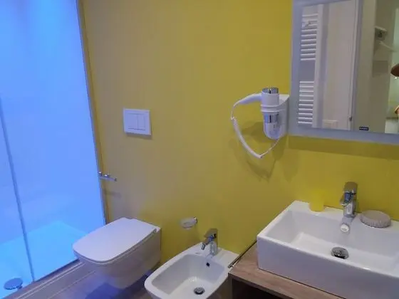 Tek Büyük veya İki Ayrı Yataklı Oda (Orange)