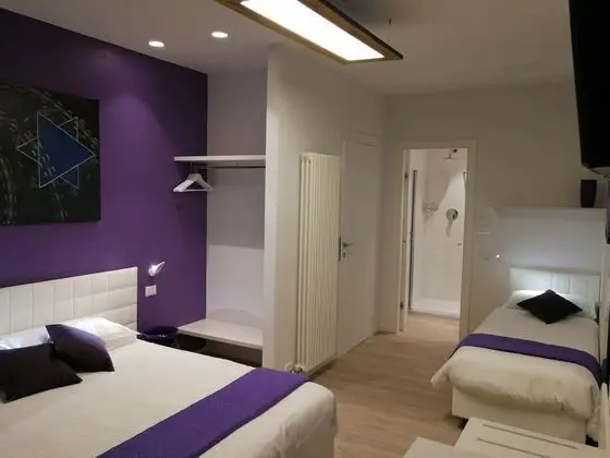 Üç Kişilik Oda (Violet)
