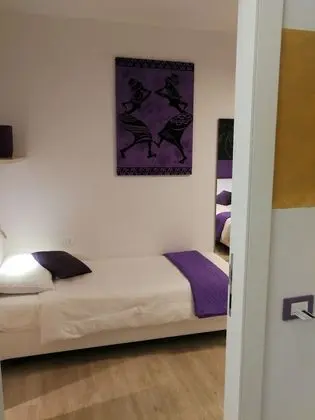 Üç Kişilik Oda (Violet)