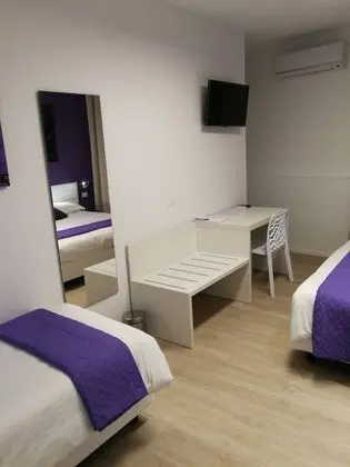 Üç Kişilik Oda (Violet)