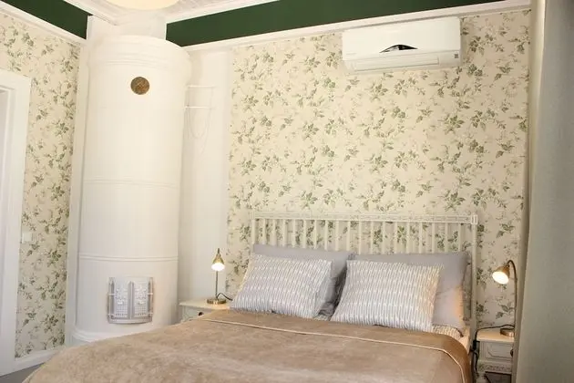 Villa, Larger Suite, Partial Lake View