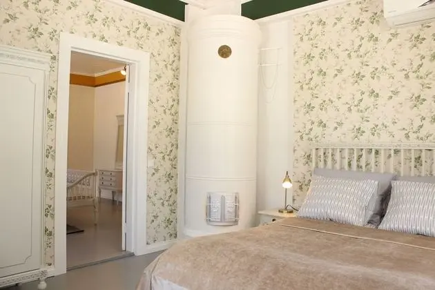 Villa, Larger Suite, Partial Lake View