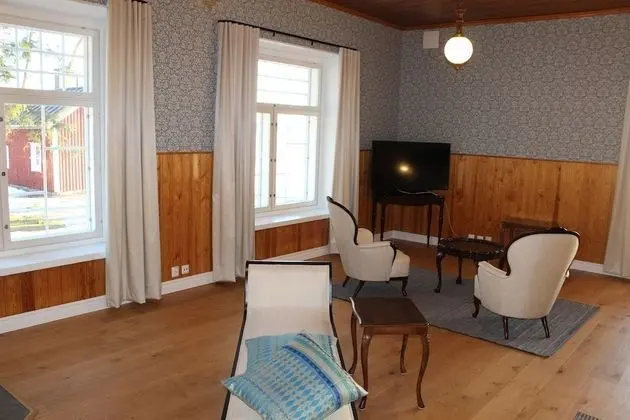 Main Building, Suite 1, Lake View