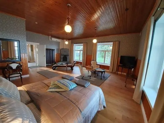 Main Building, Suite 1, Lake View