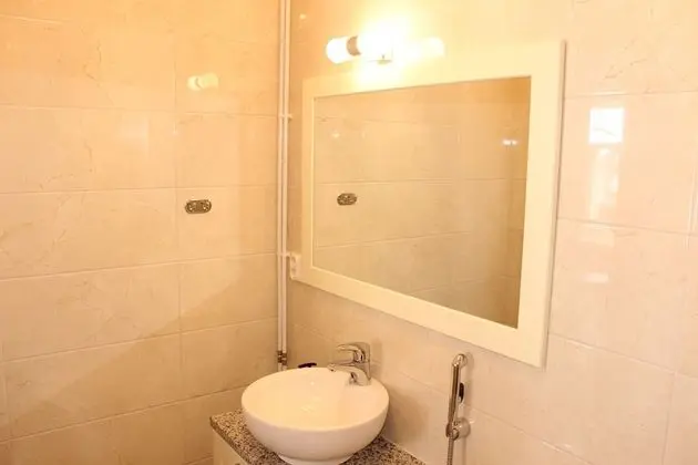 Main Building, Suite 1, Lake View