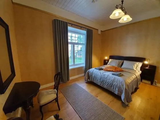 Main Building, Suite 2, Lake View