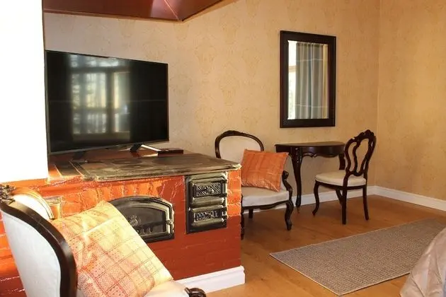 Main Building, Suite 2, Lake View