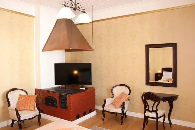 Main Building, Suite 2, Lake View