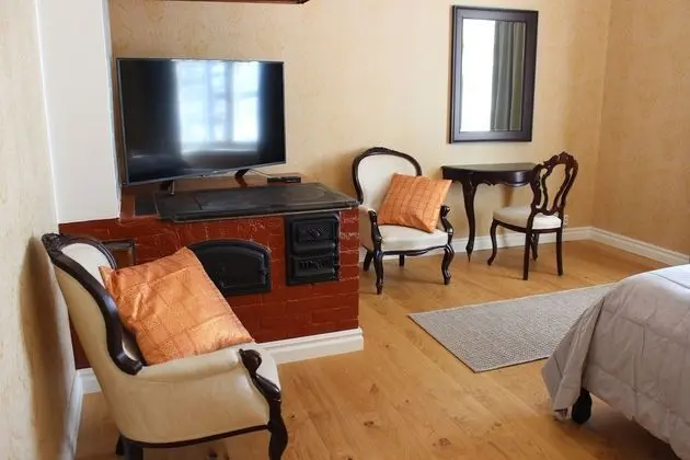 Main Building, Suite 2, Lake View