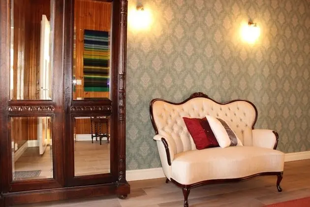 Main Building, Suite 2, Lake View