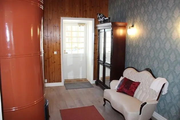 Main Building, Suite 2, Lake View