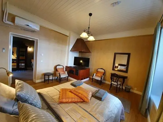 Main Building, Suite 2, Lake View