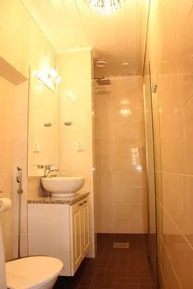 Main Building, Suite 2, Lake View