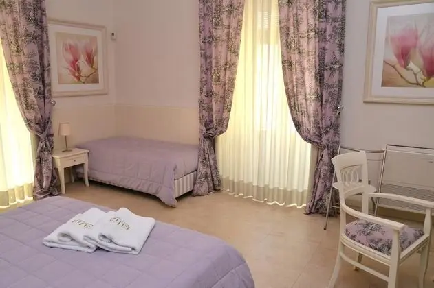 Üç Kişilik Oda, Balkon (Lilla)