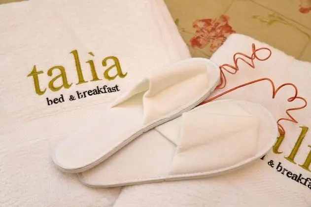 Üç Kişilik Oda, Balkon (Lilla)