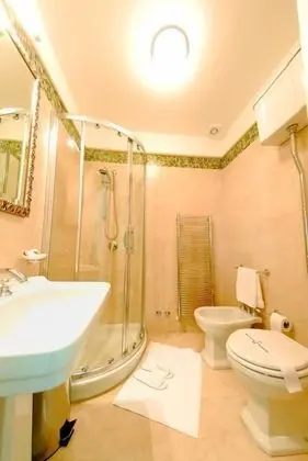 Üç Kişilik Oda, Balkon (Lilla)