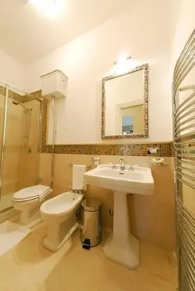 Üç Kişilik Oda, Balkon (Lilla)