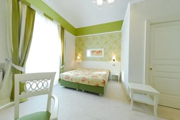 Üç Kişilik Oda, Balkon (Verde)