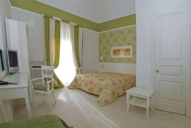 Üç Kişilik Oda, Balkon (Verde)