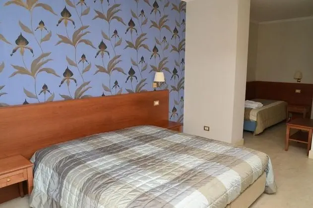 Üç Kişilik Oda, Engellilere Uygun (Blu)