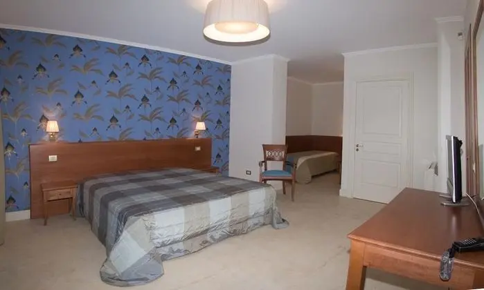 Üç Kişilik Oda, Engellilere Uygun (Blu)