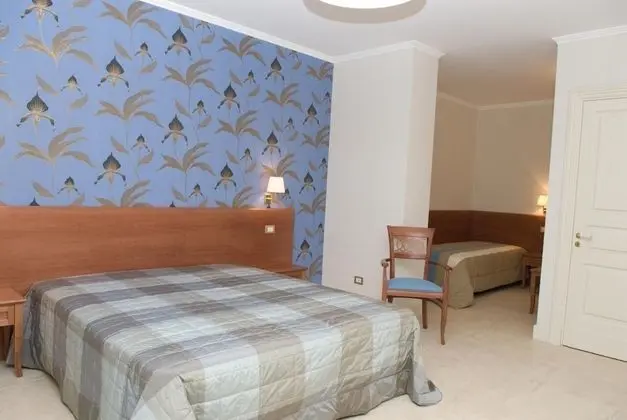 Üç Kişilik Oda, Engellilere Uygun (Blu)